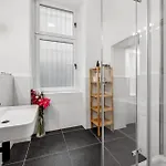 Center In Prenzlauerberg Lägenhet